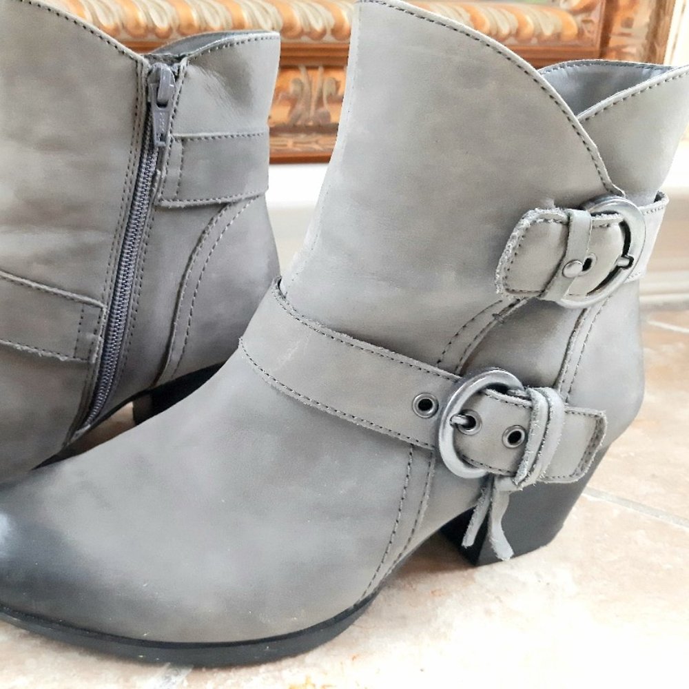Women's Gray Leather boots